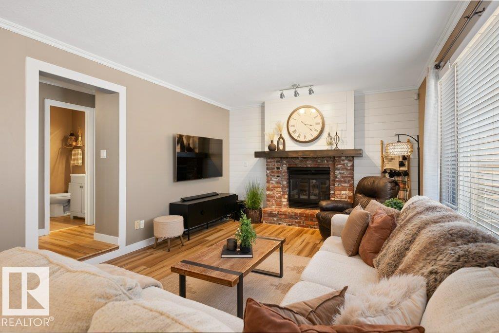 18 PARKWOOD DR, St. Albert