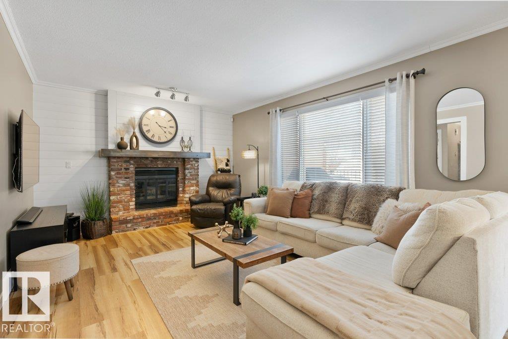 18 PARKWOOD DR, St. Albert