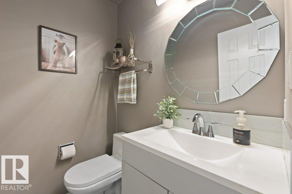 18 PARKWOOD DR, St. Albert