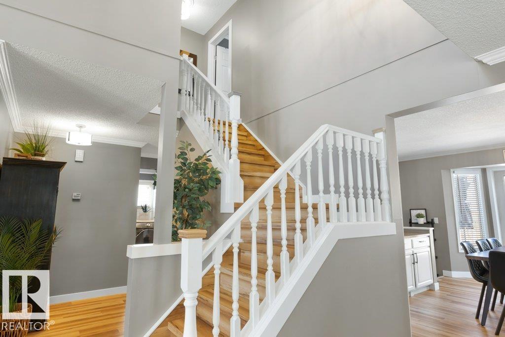 18 PARKWOOD DR, St. Albert