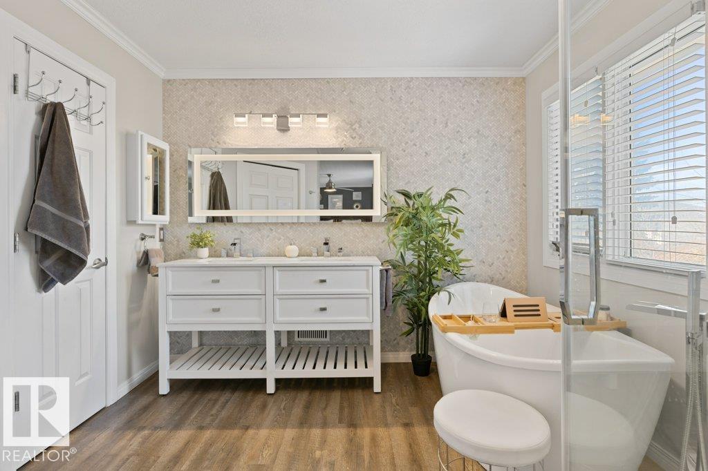 18 PARKWOOD DR, St. Albert