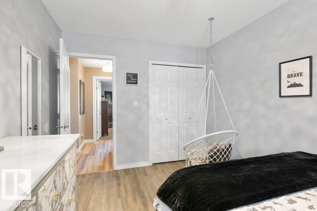 18 PARKWOOD DR, St. Albert