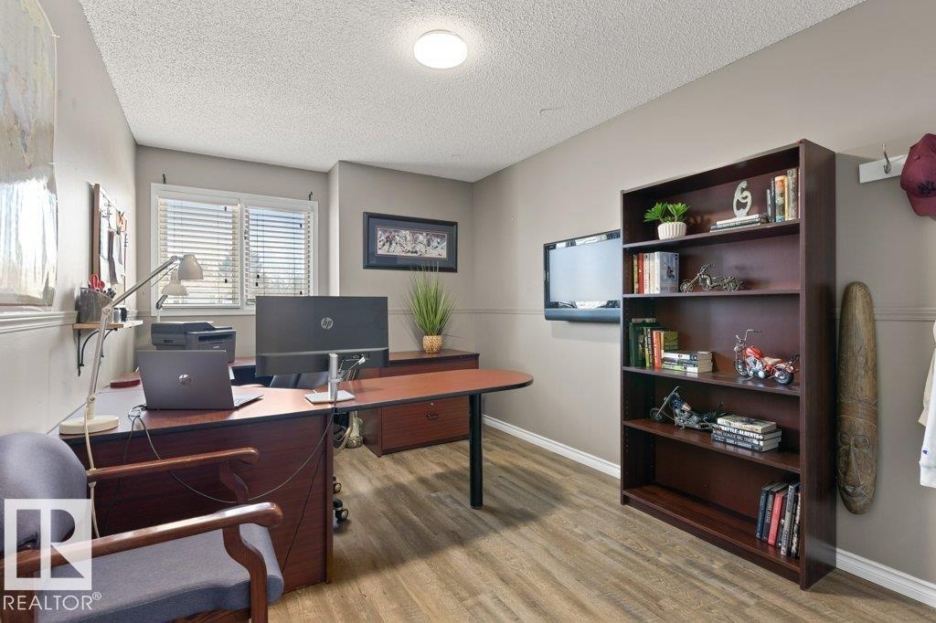 18 PARKWOOD DR, St. Albert