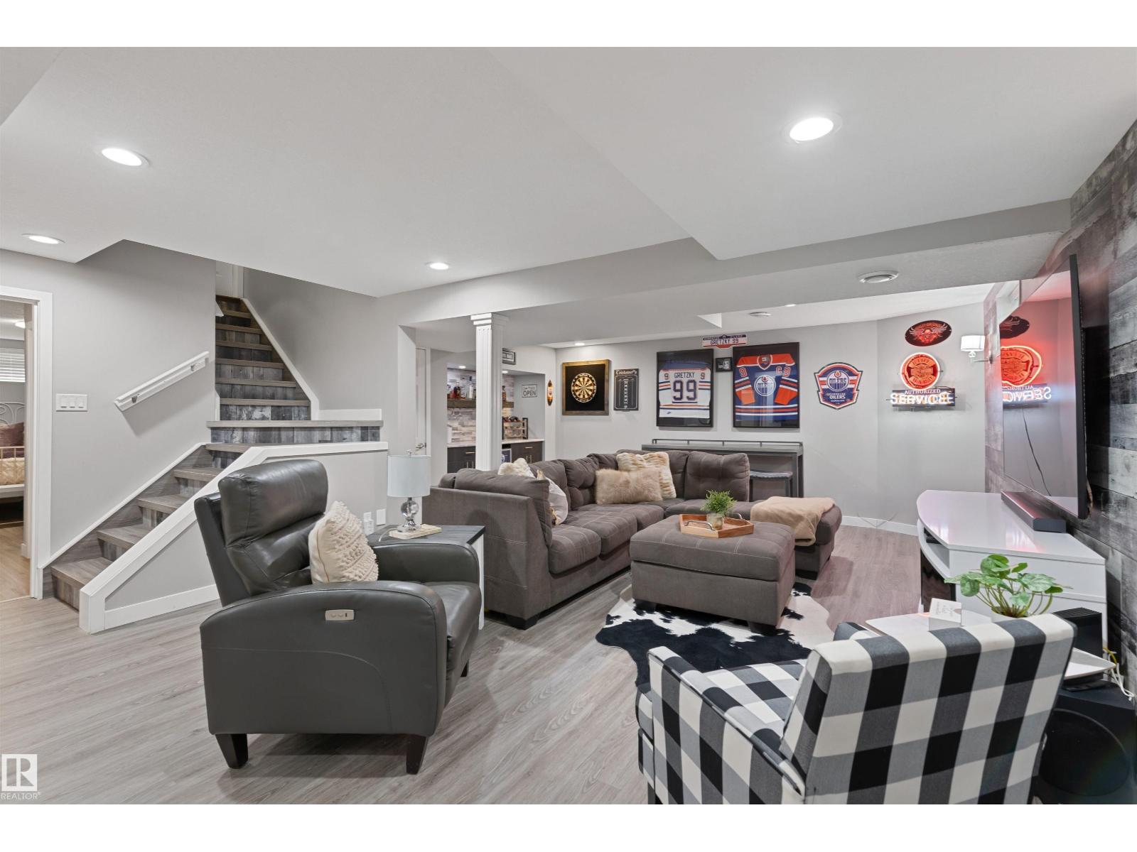 18 PARKWOOD DR, St. Albert