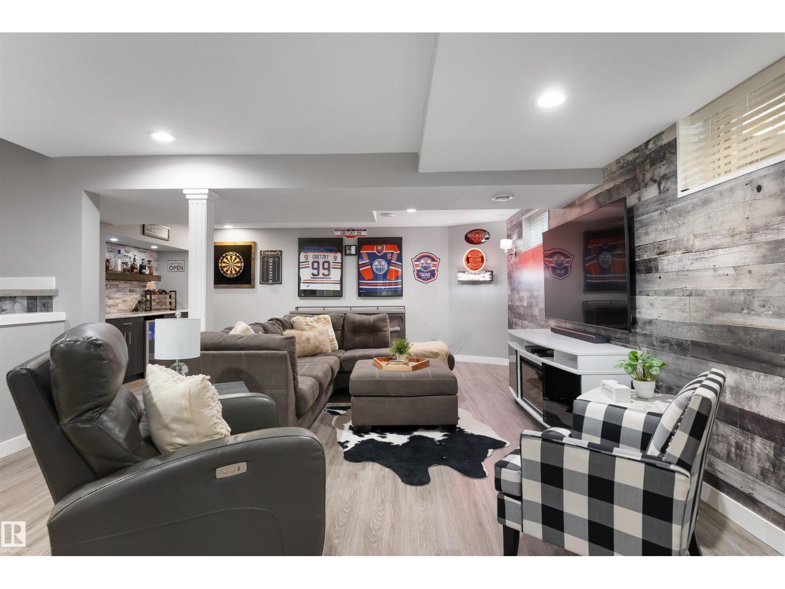 18 PARKWOOD DR, St. Albert