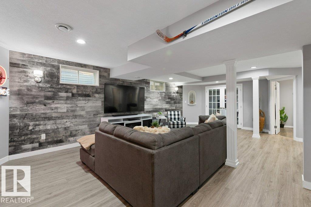 18 PARKWOOD DR, St. Albert