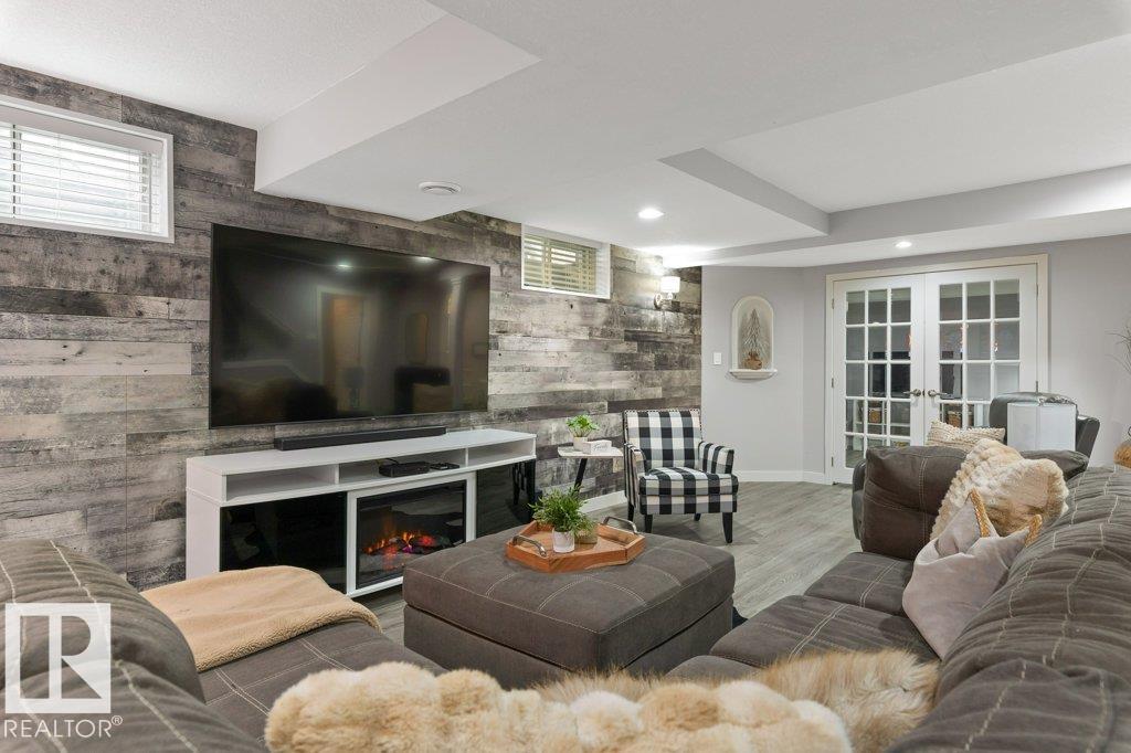 18 PARKWOOD DR, St. Albert