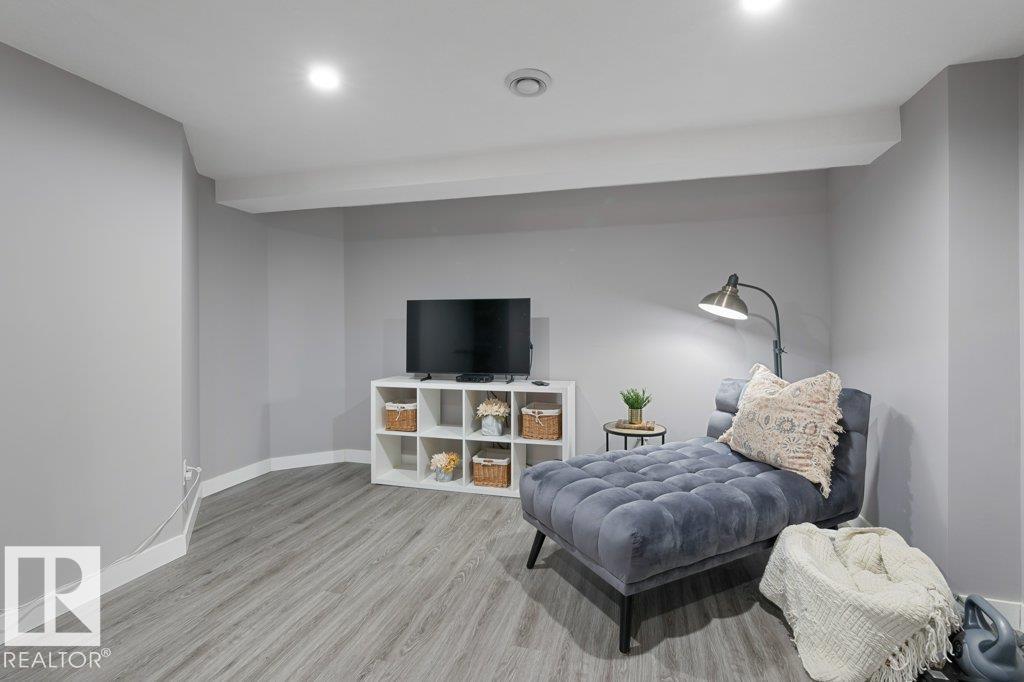 18 PARKWOOD DR, St. Albert