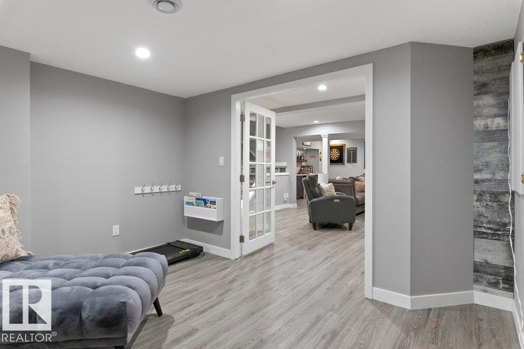 18 PARKWOOD DR, St. Albert