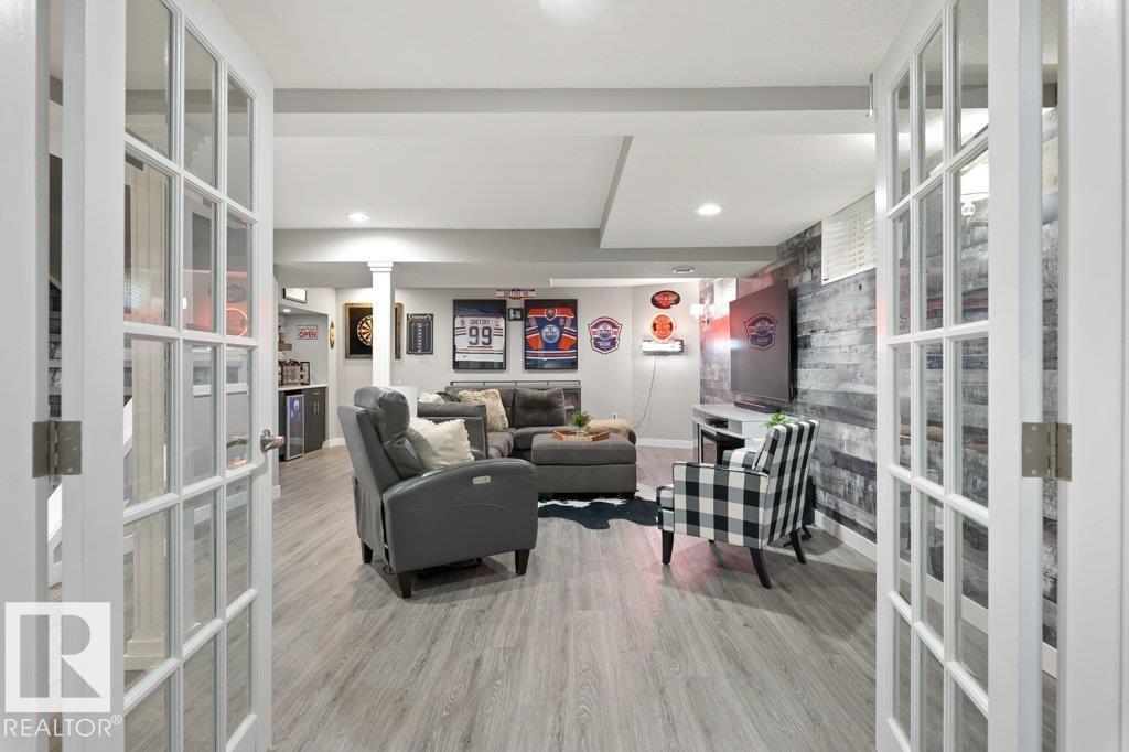 18 PARKWOOD DR, St. Albert