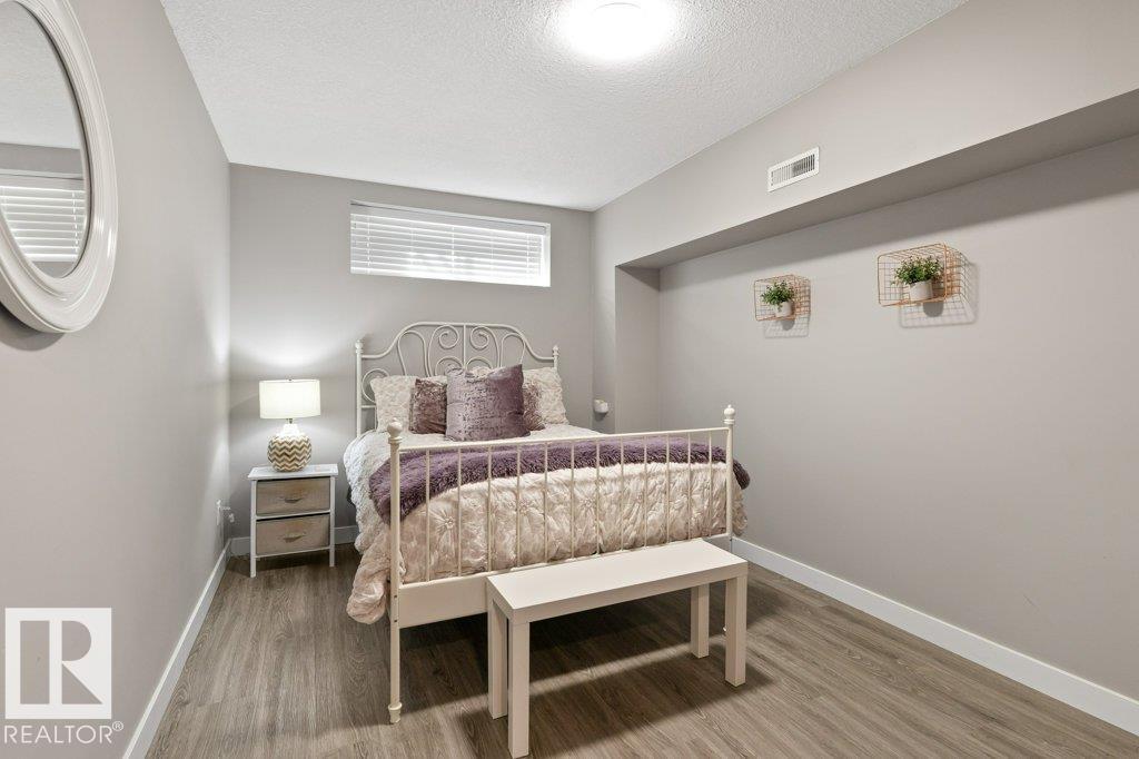 18 PARKWOOD DR, St. Albert