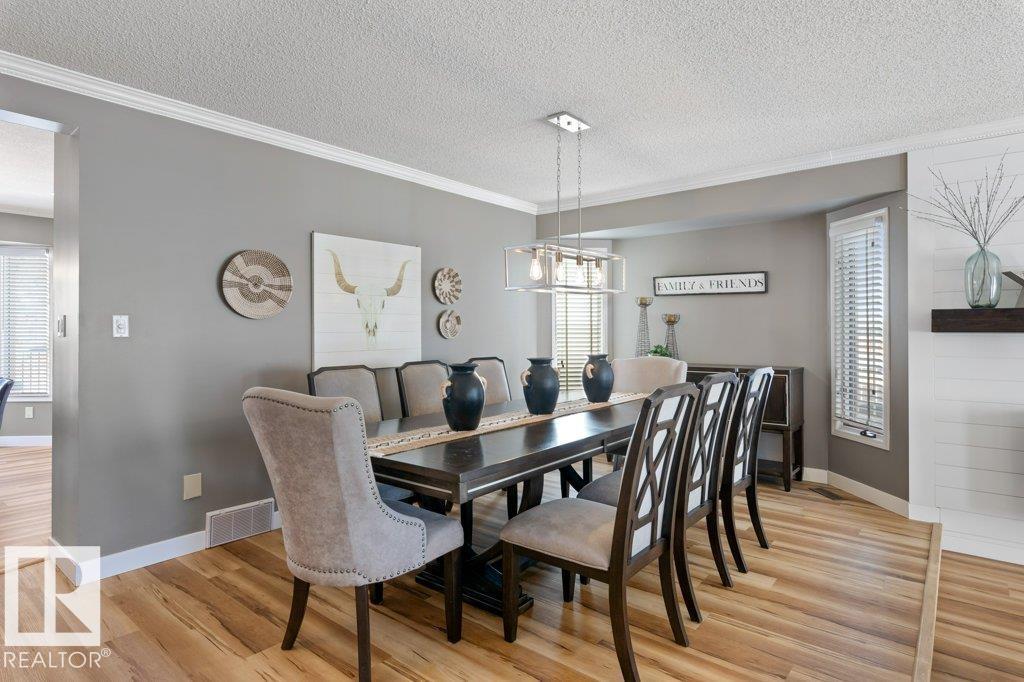 18 PARKWOOD DR, St. Albert