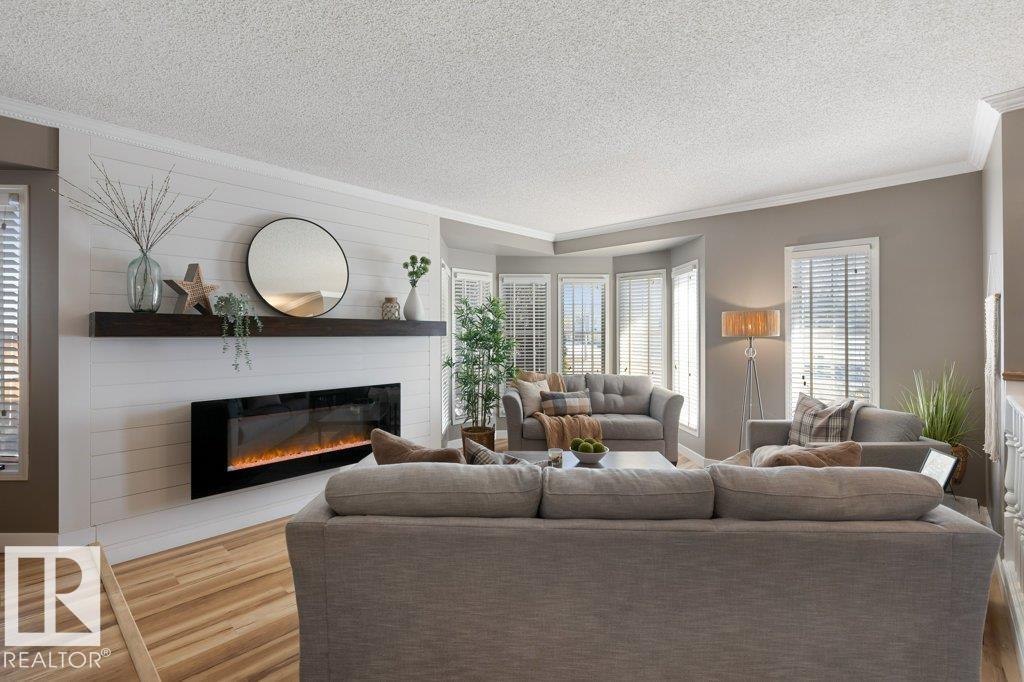 18 PARKWOOD DR, St. Albert