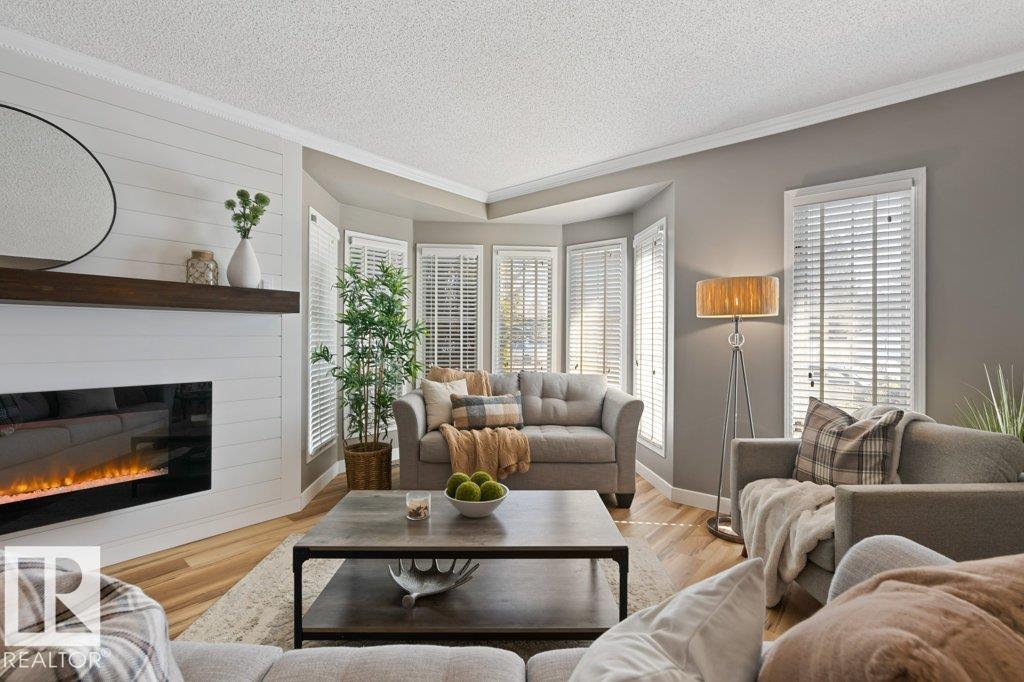 18 PARKWOOD DR, St. Albert