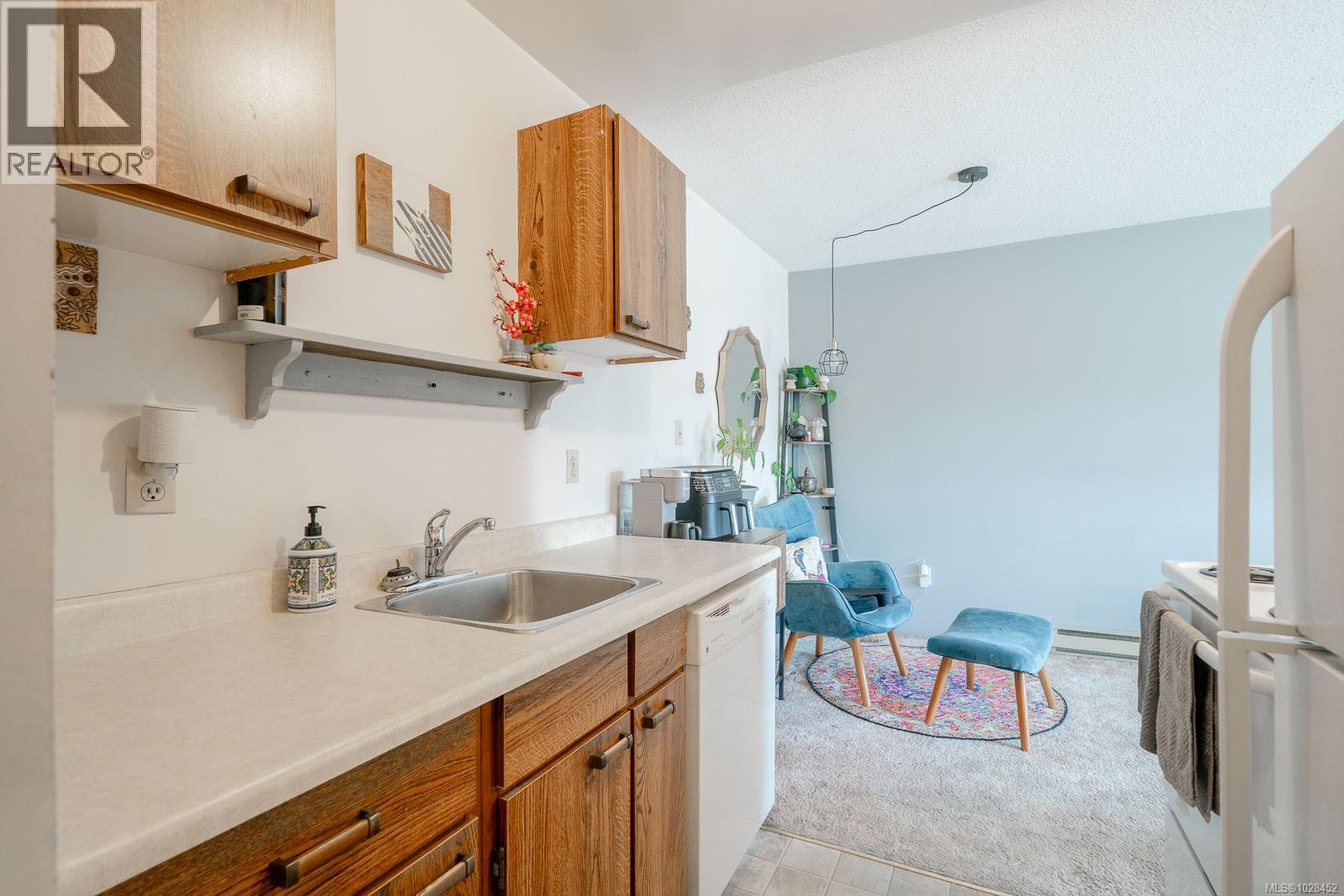 #303 550 BRADLEY ST - 8