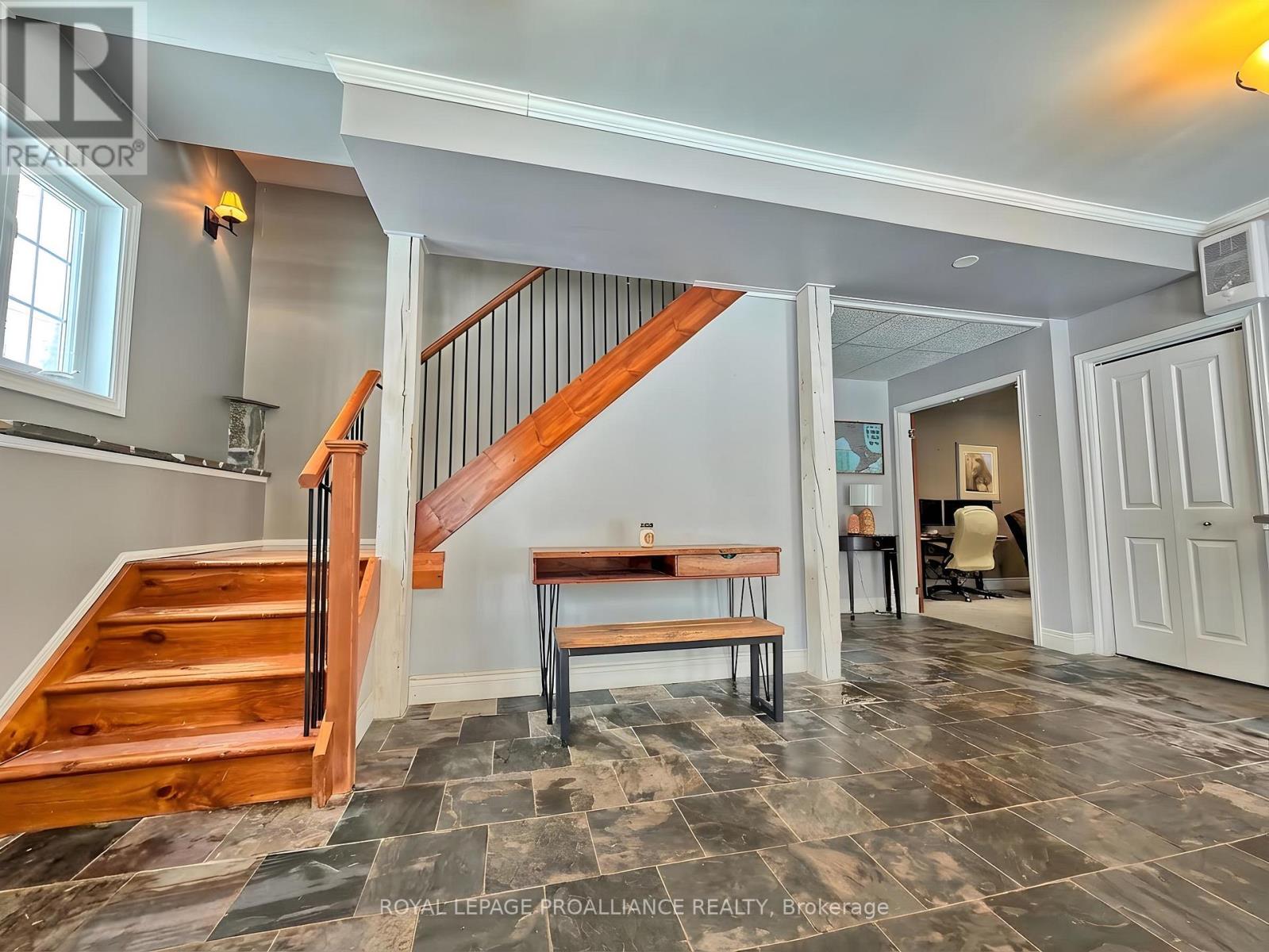 272 BELMONT 3RD LINE - 30