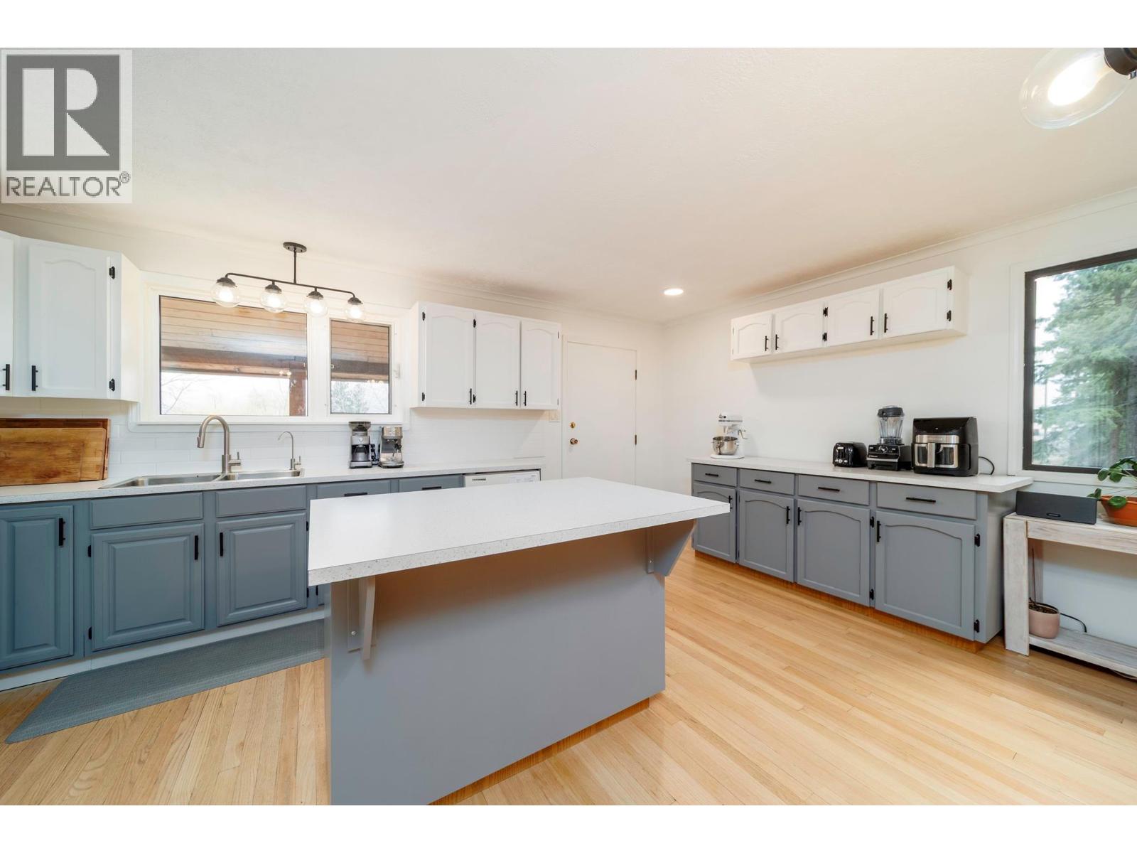 11011 Hallam Drive, Lake Country