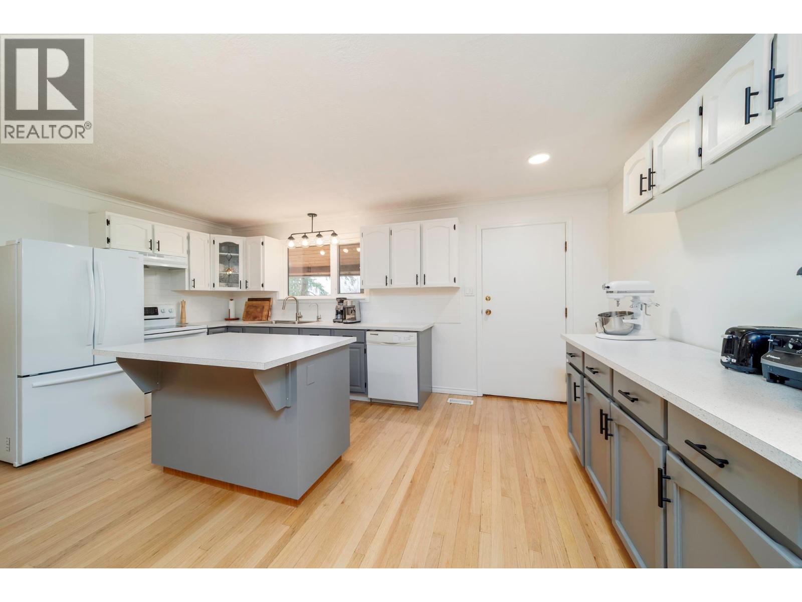 11011 Hallam Drive, Lake Country