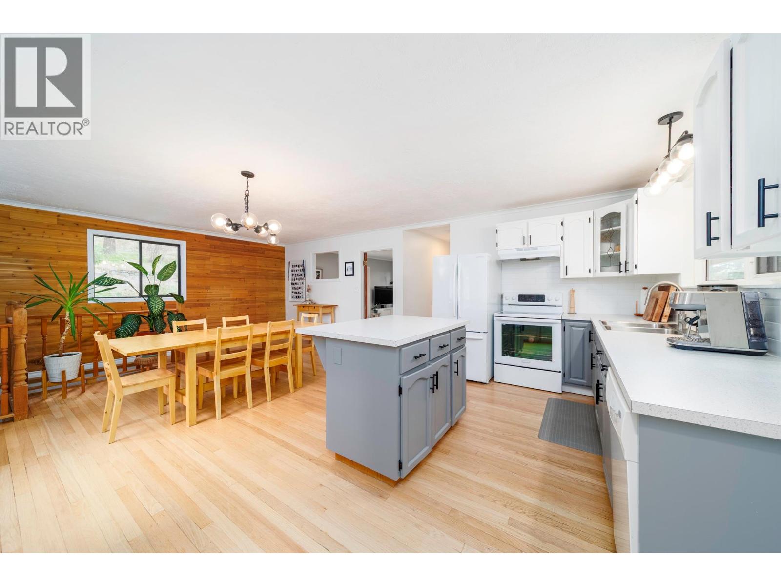 11011 Hallam Drive, Lake Country