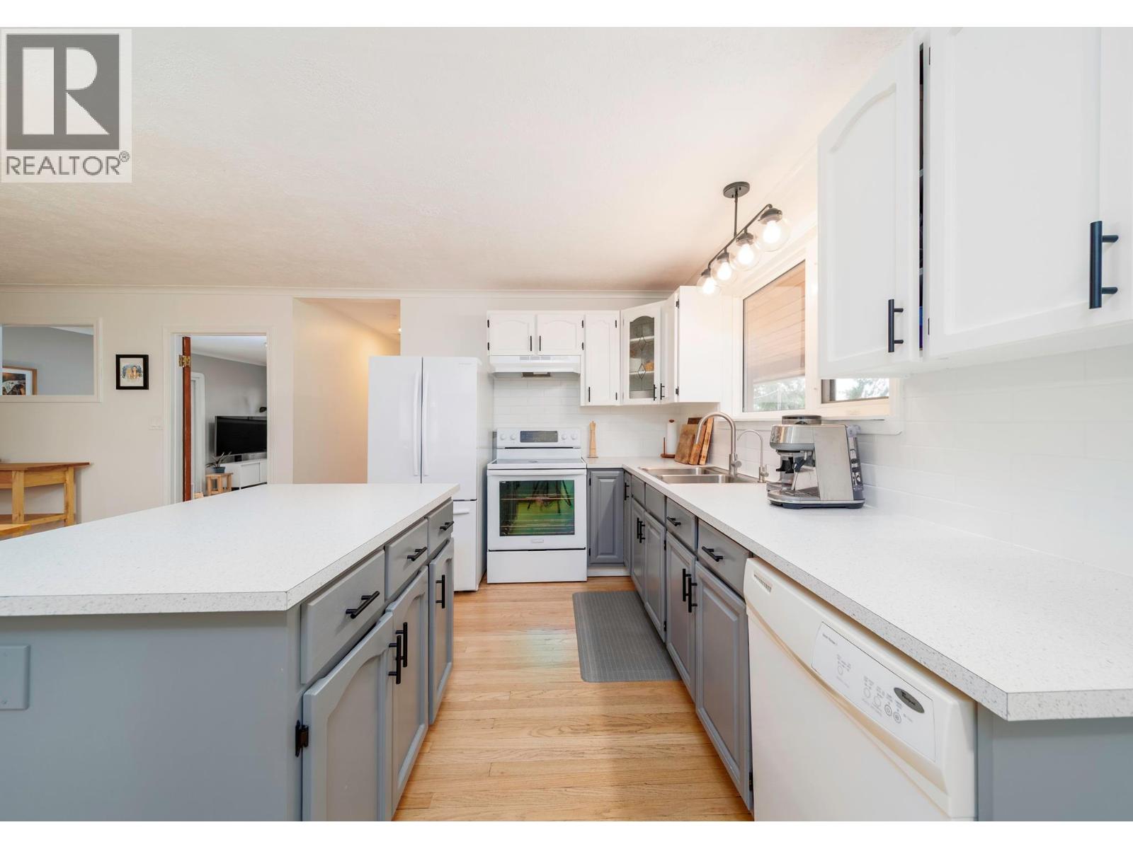 11011 Hallam Drive, Lake Country