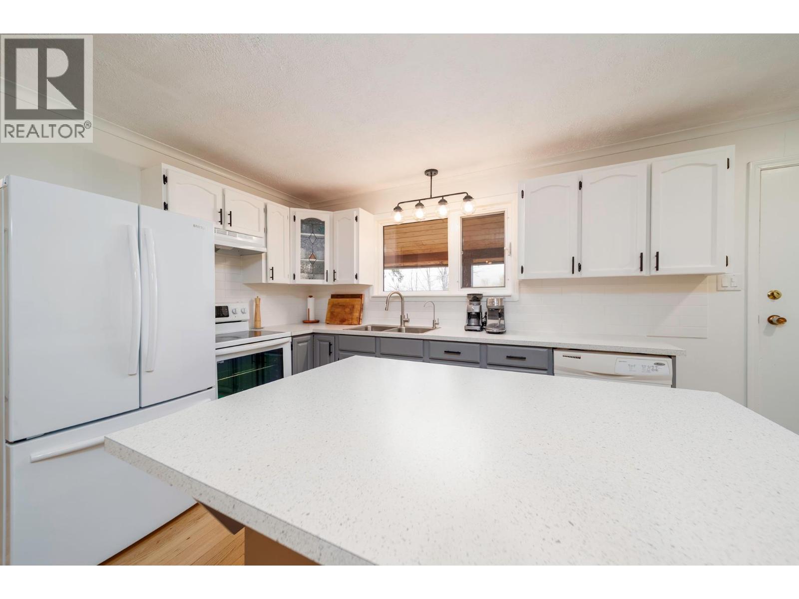 11011 Hallam Drive, Lake Country