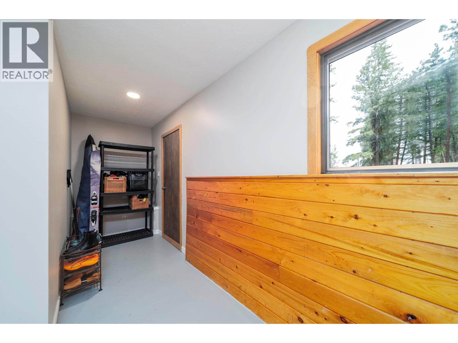 11011 Hallam Drive, Lake Country