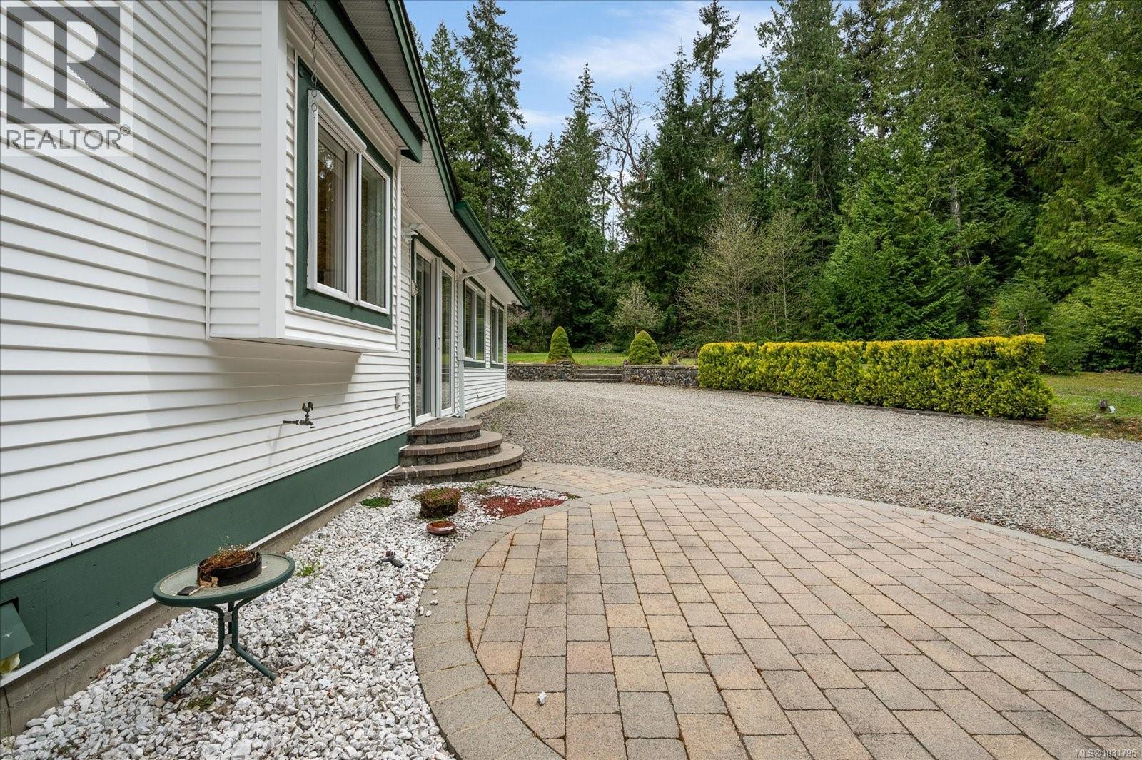 548 FOURNEAU WAY - 38