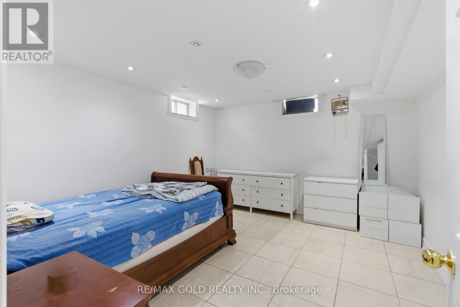 2 CALDERSTONE ROAD - 39