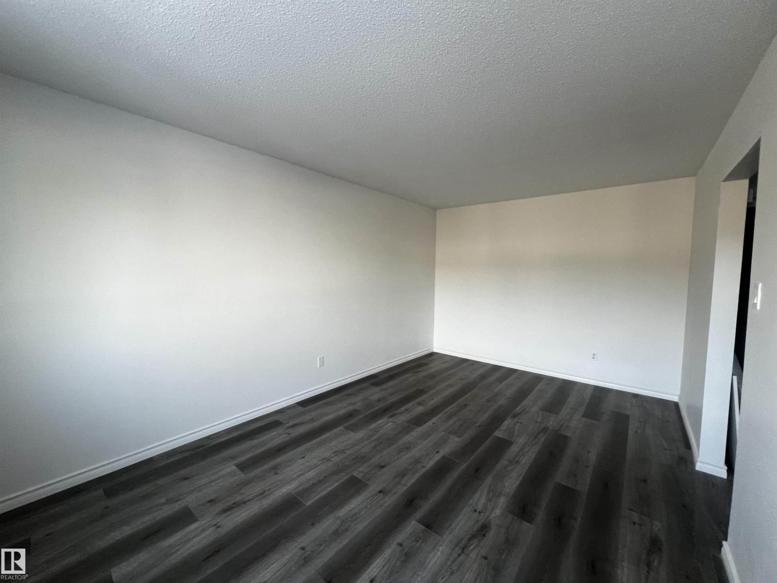 3323 107 AV NW NW - 10