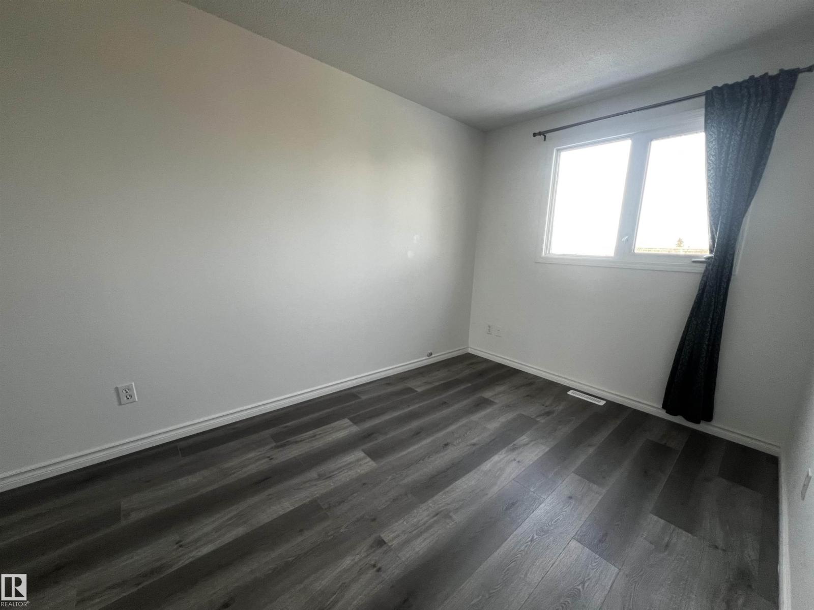 3323 107 AV NW NW - 11