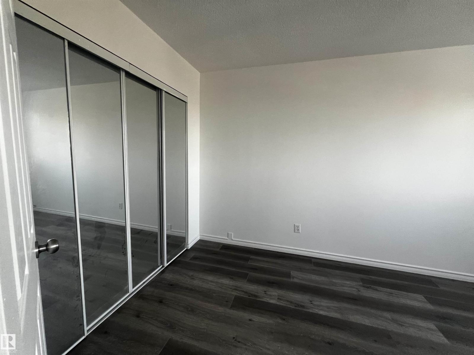 3323 107 AV NW NW - 12