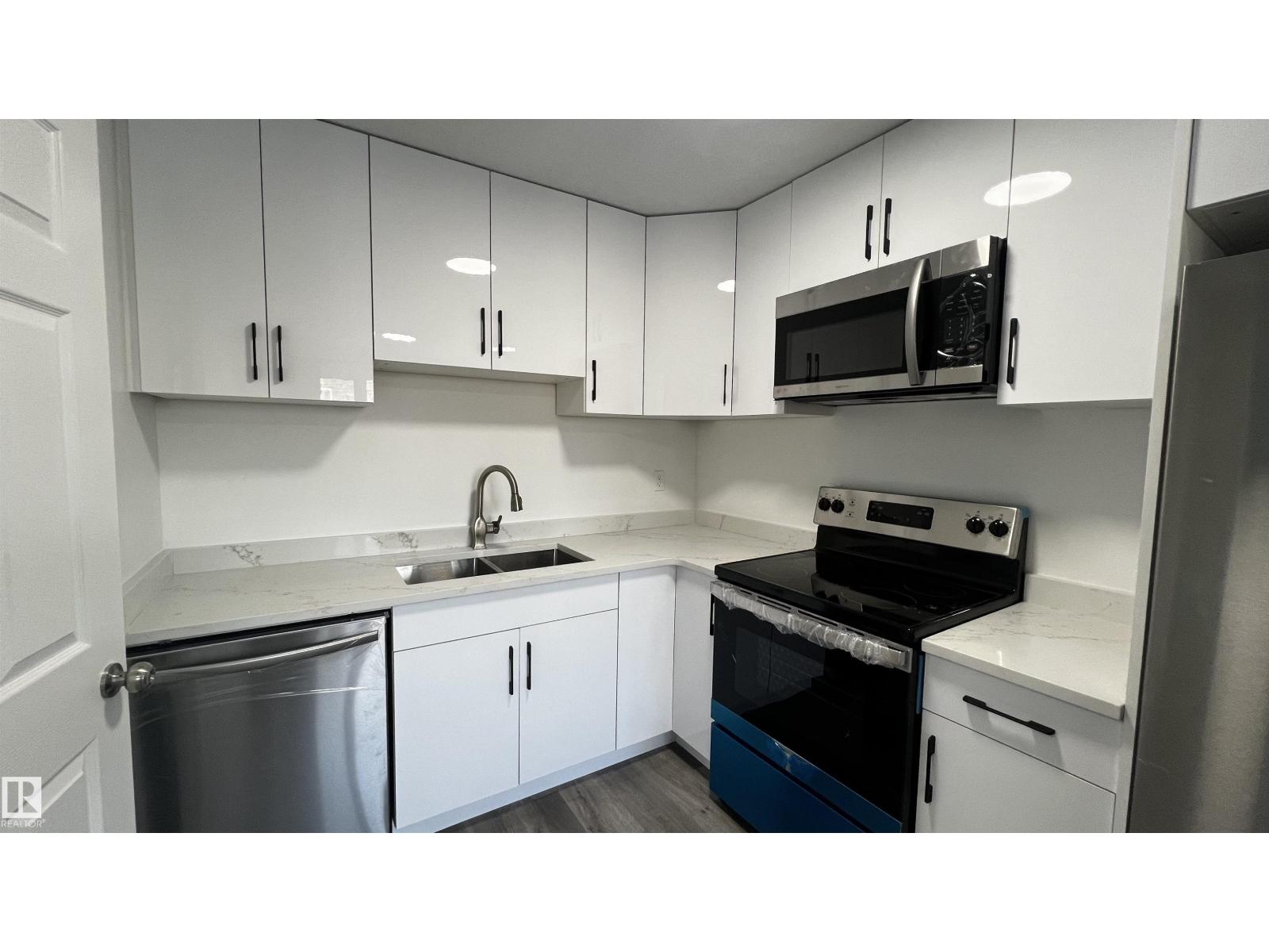 3323 107 AV NW NW - 4