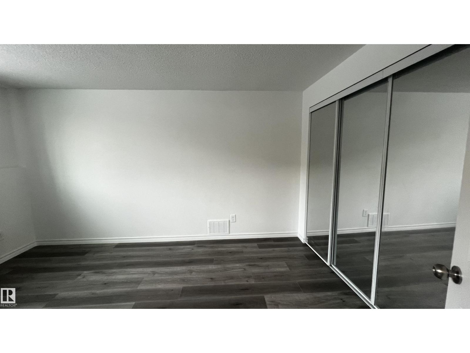 3323 107 AV NW NW, Edmonton