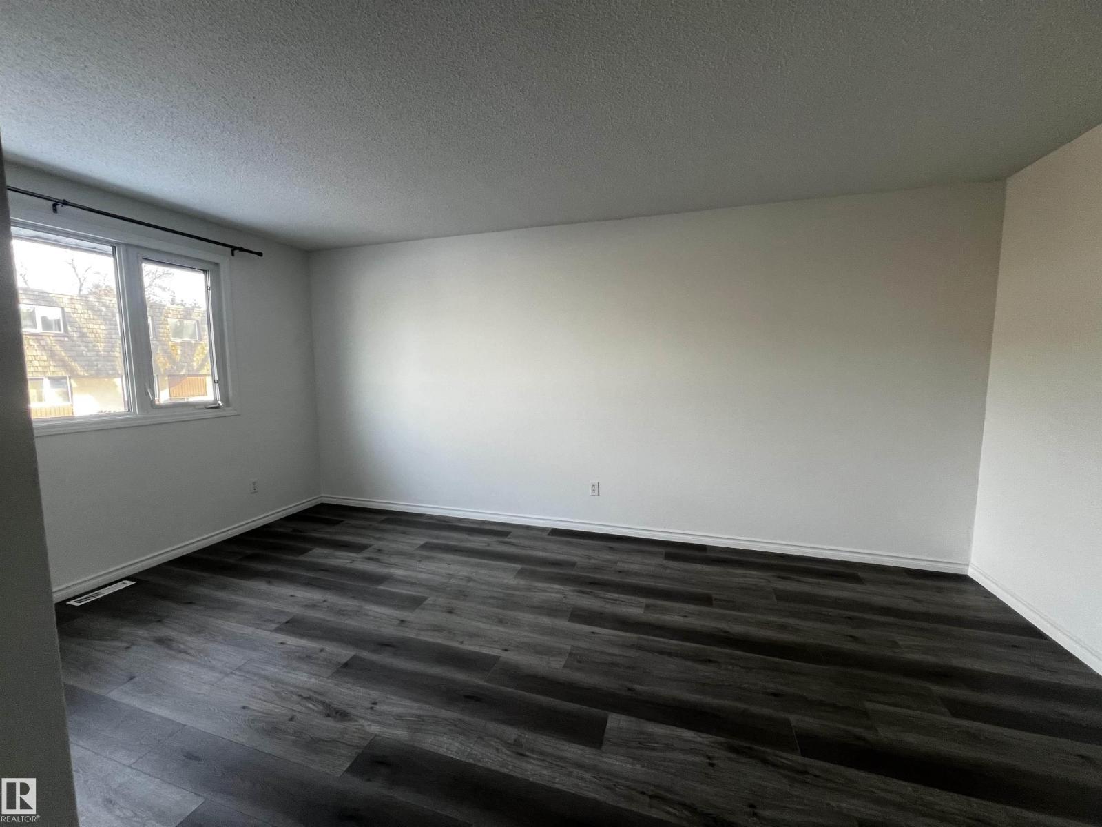 3323 107 AV NW NW - 9