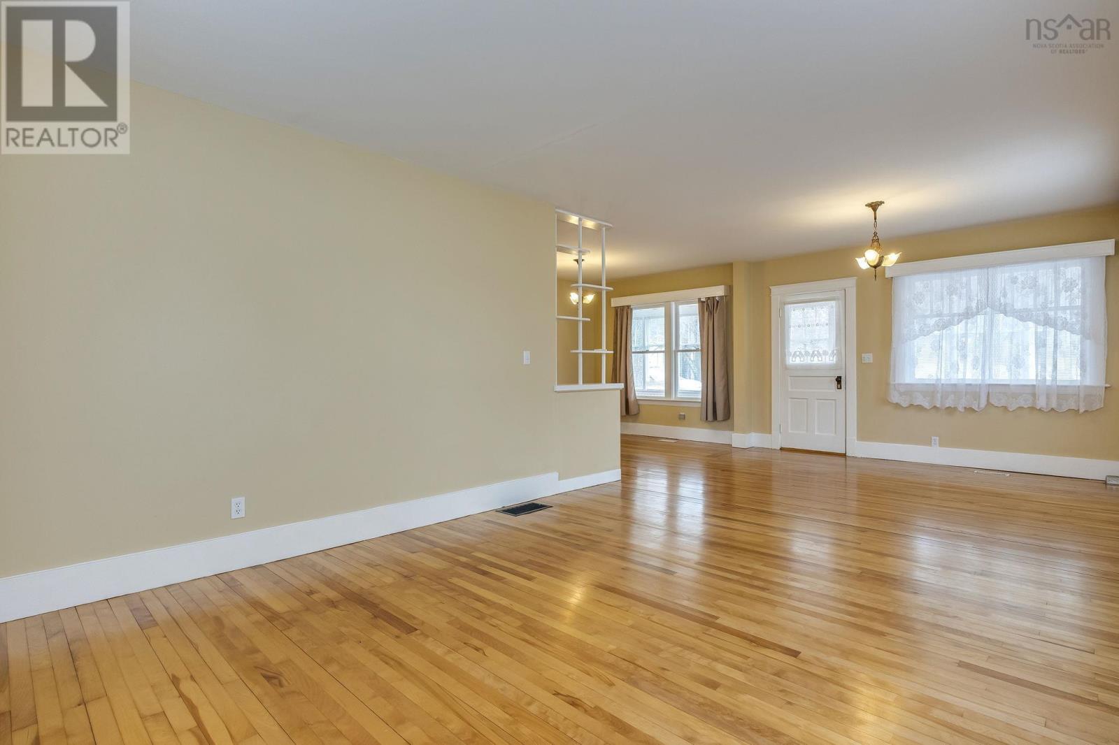 Property 14 of 47 of 2576 1 Highway