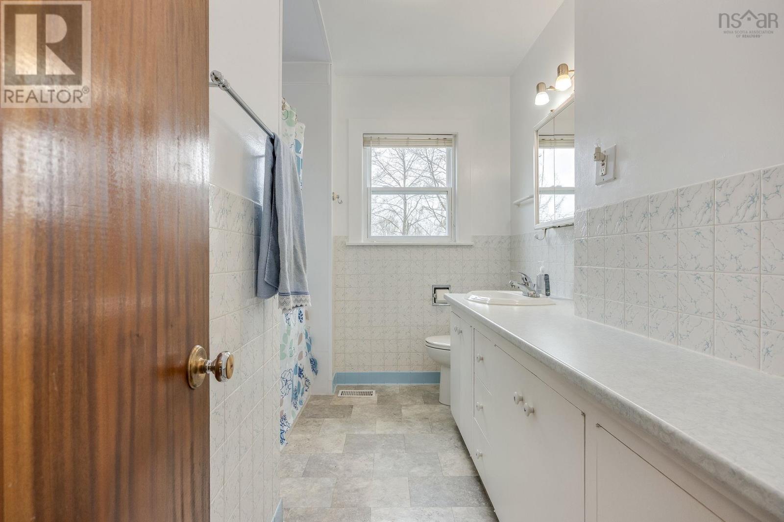 Property 21 of 47 of 2576 1 Highway