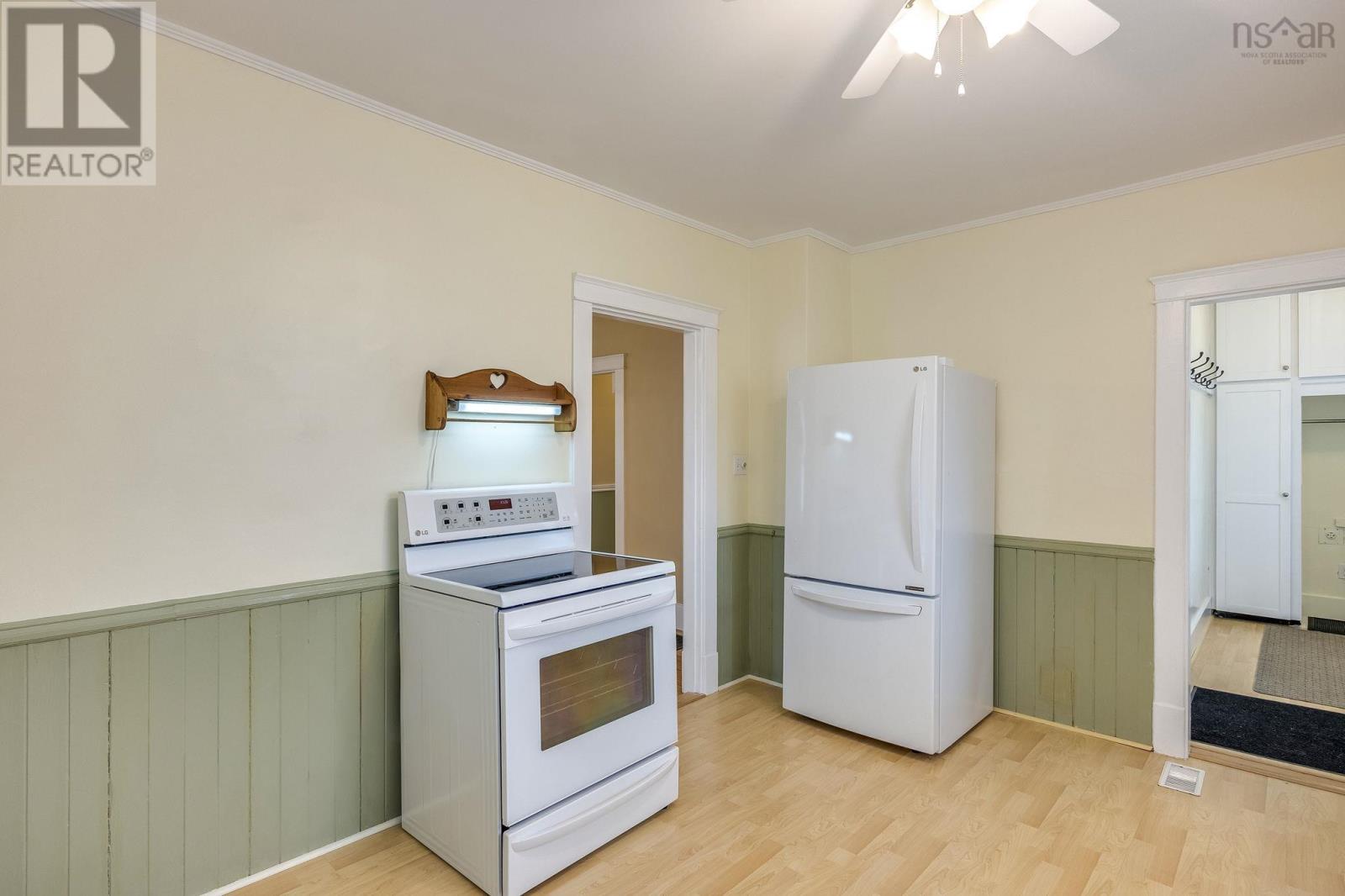 Property 5 of 47 of 2576 1 Highway