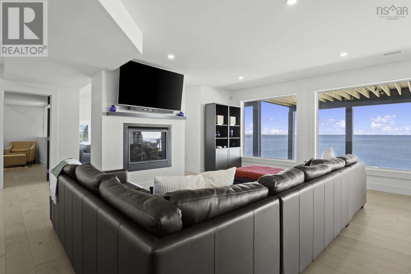 520 KETCH HARBOUR ROAD - 40