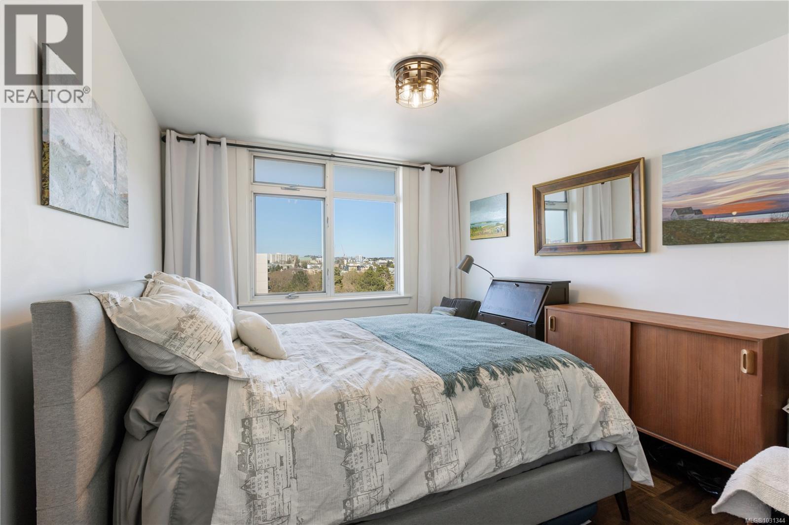 #902 250 DOUGLAS ST - 14