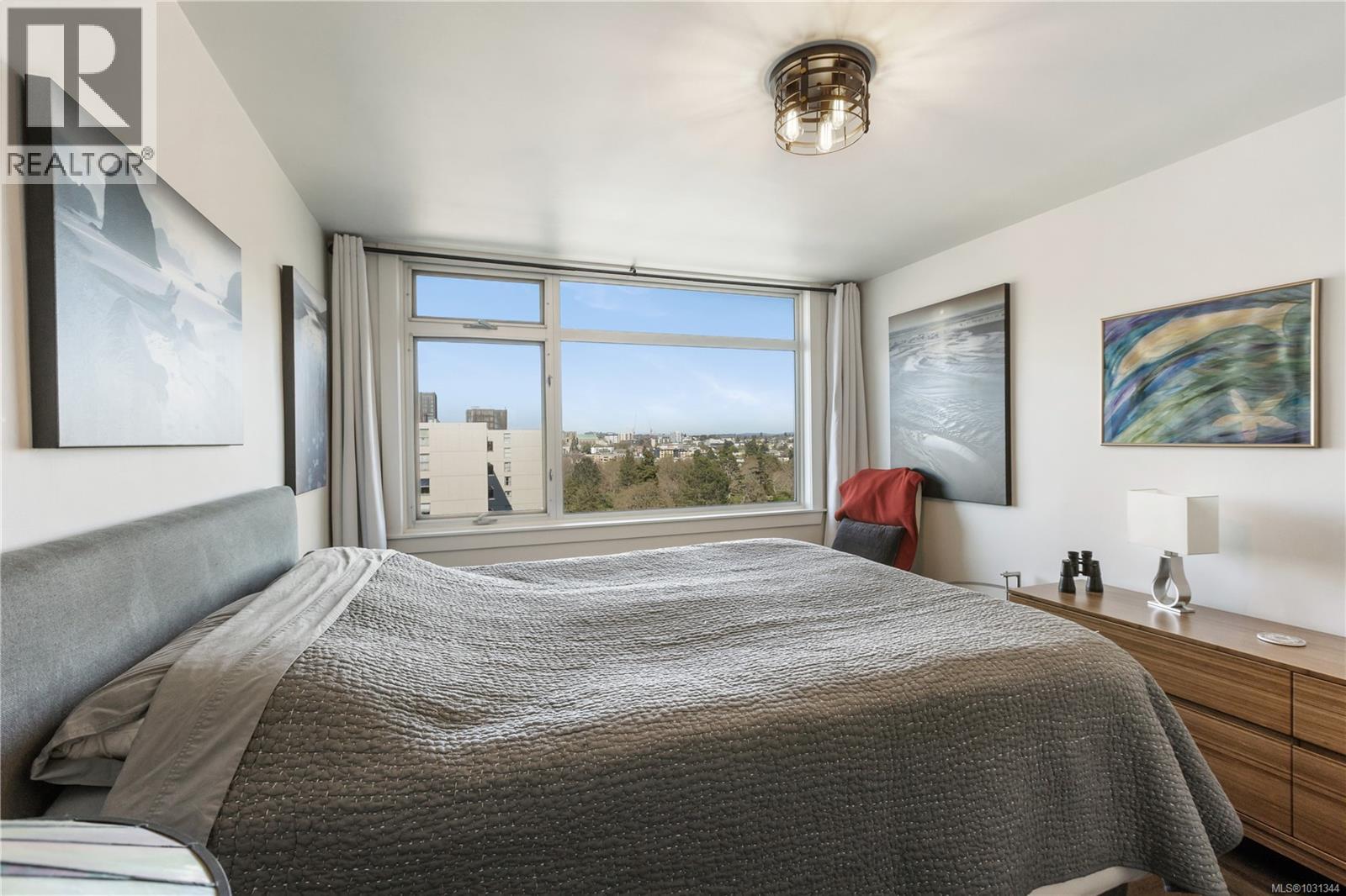 #902 250 DOUGLAS ST - 17