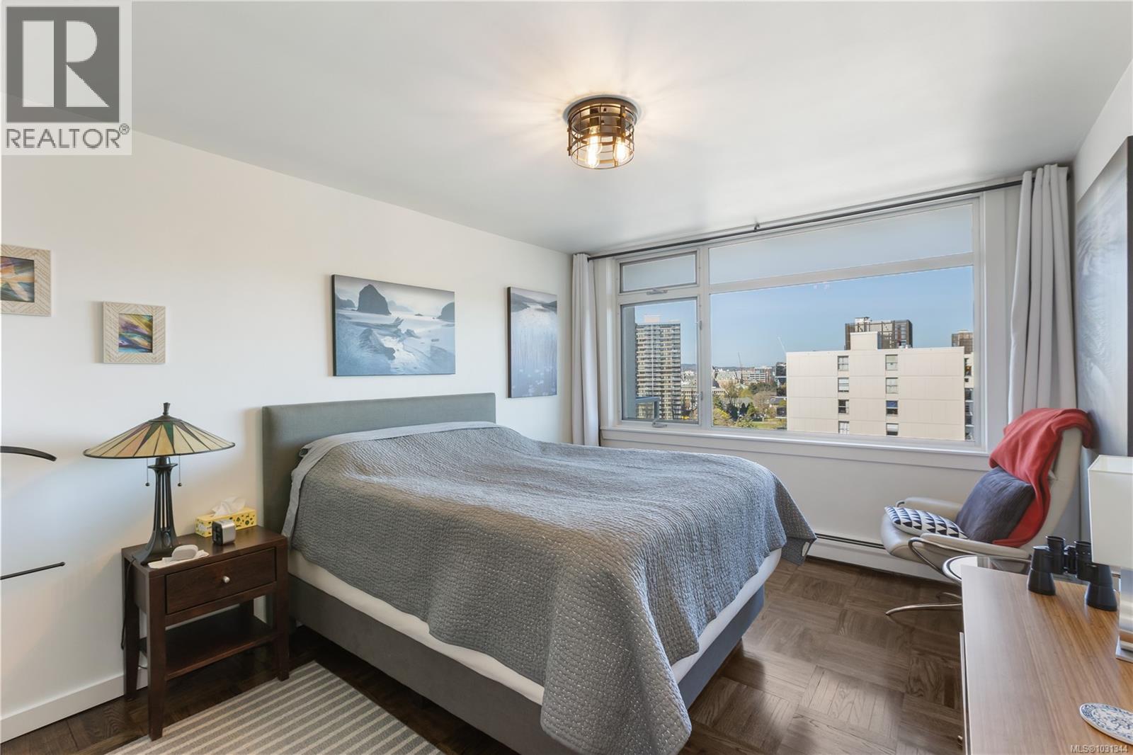 #902 250 DOUGLAS ST - 16