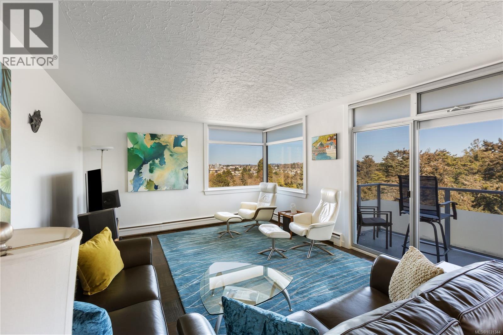 #902 250 DOUGLAS ST - 4