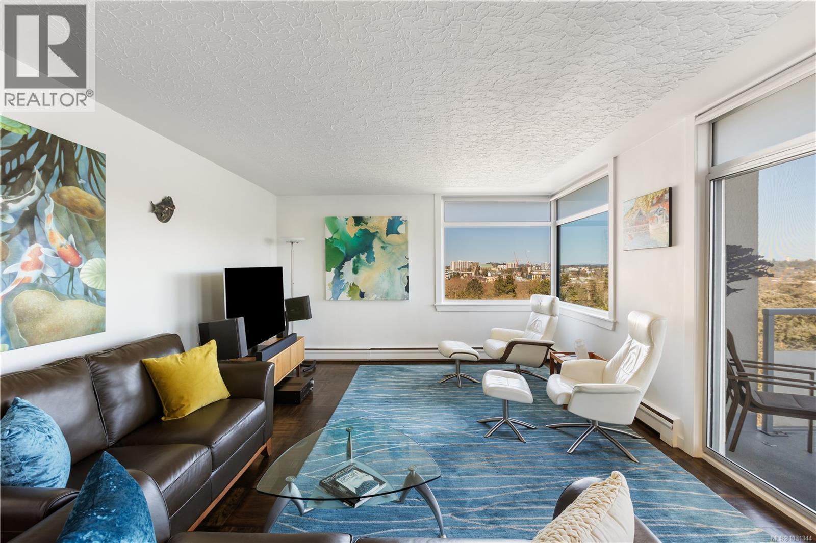 #902 250 DOUGLAS ST - Image 3