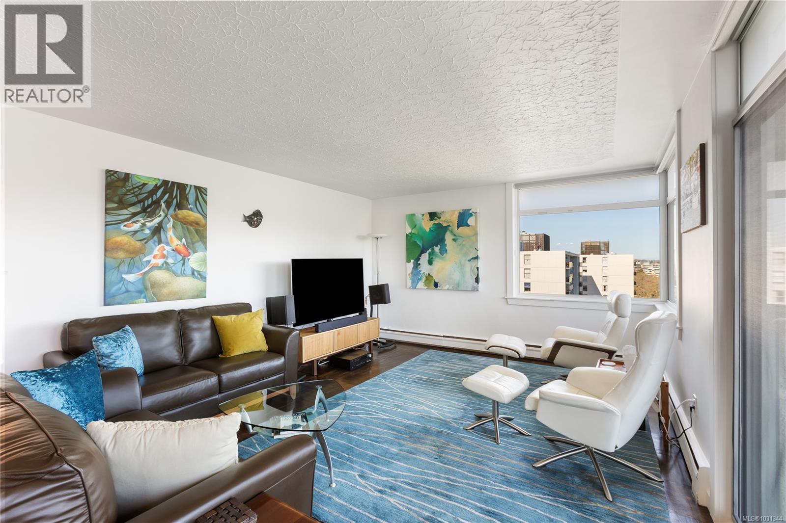 #902 250 DOUGLAS ST - 5