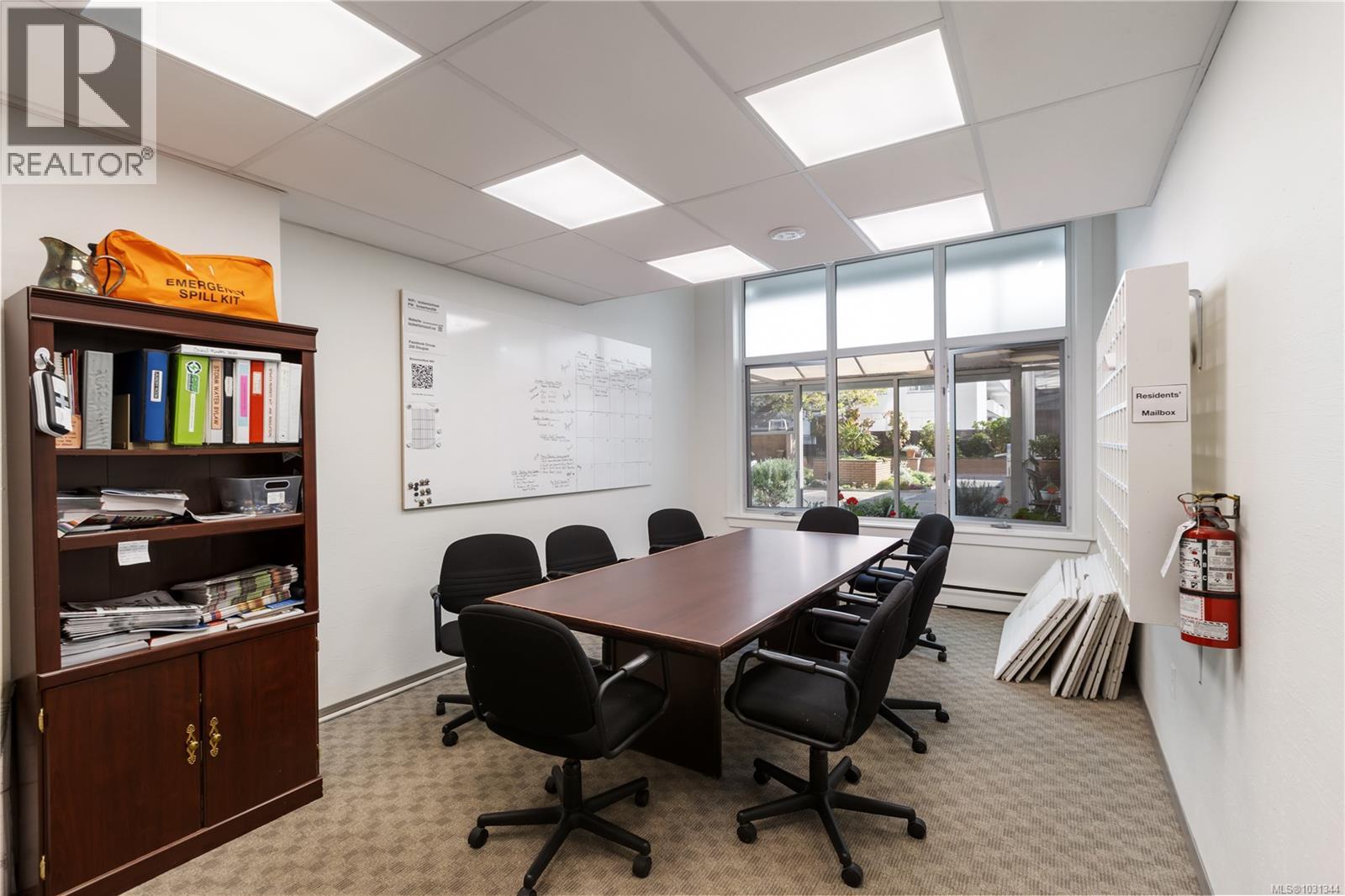 #902 250 DOUGLAS ST - 24