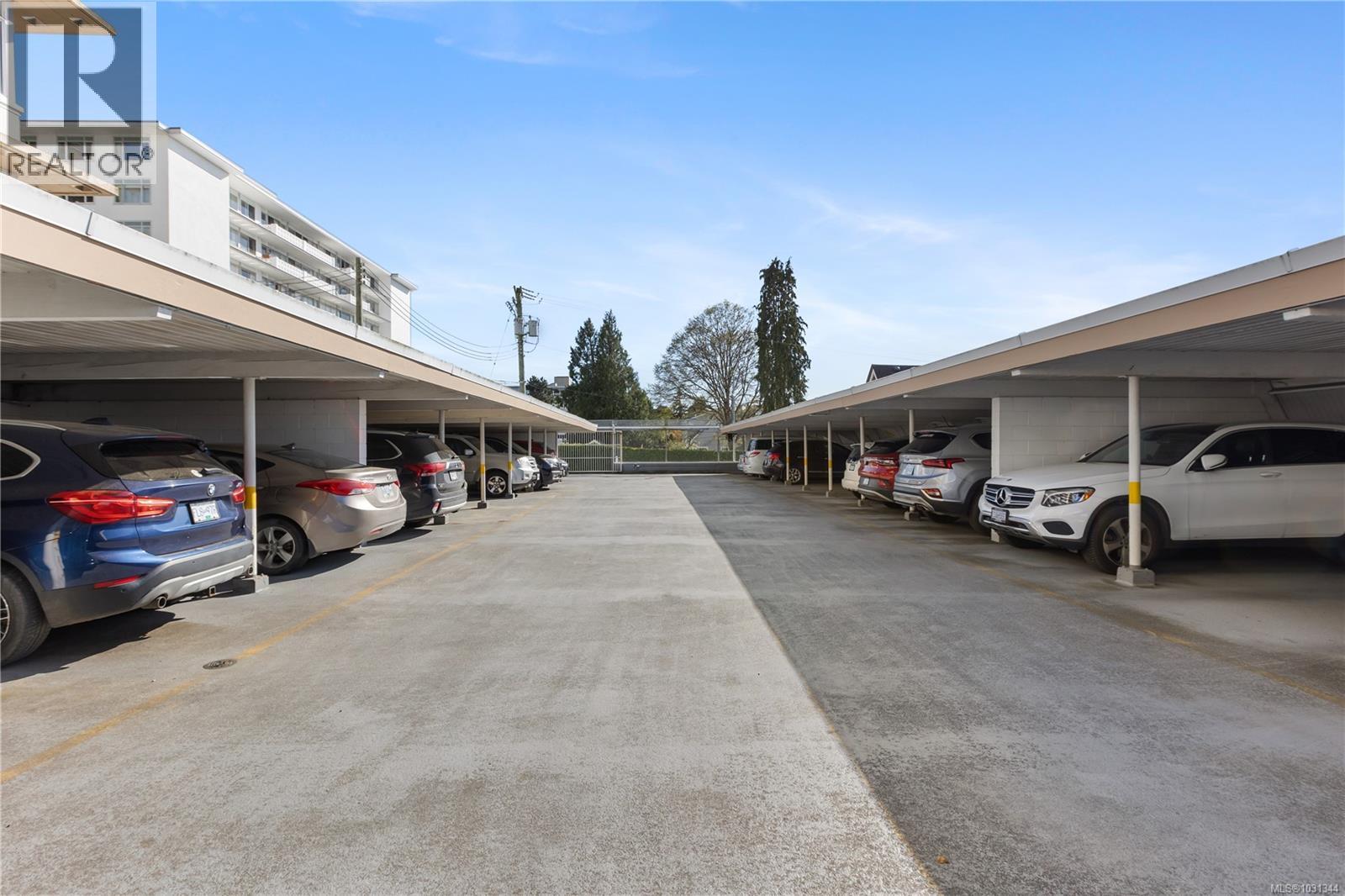 #902 250 DOUGLAS ST - 28