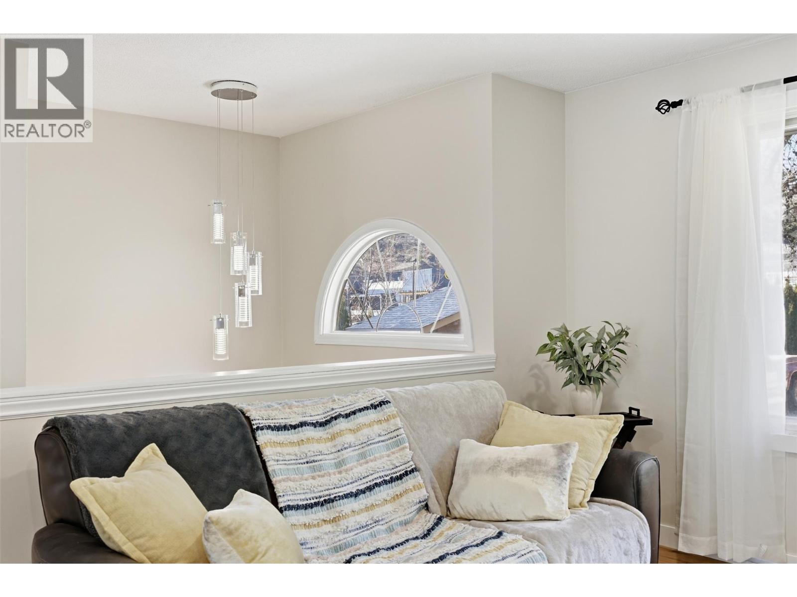 1515 CASCADE STREET - 12