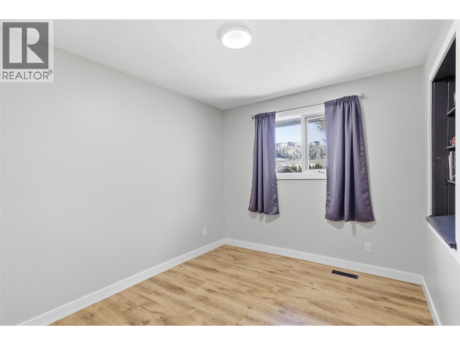 1515 CASCADE STREET - 24