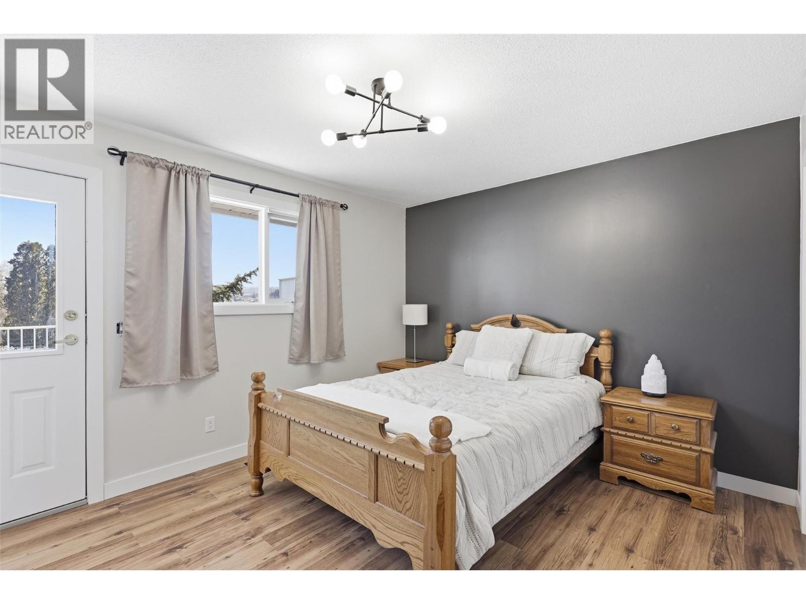 1515 CASCADE STREET - 18