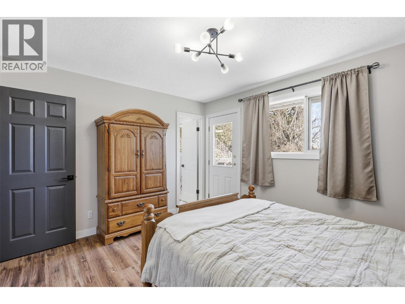 1515 CASCADE STREET - 19